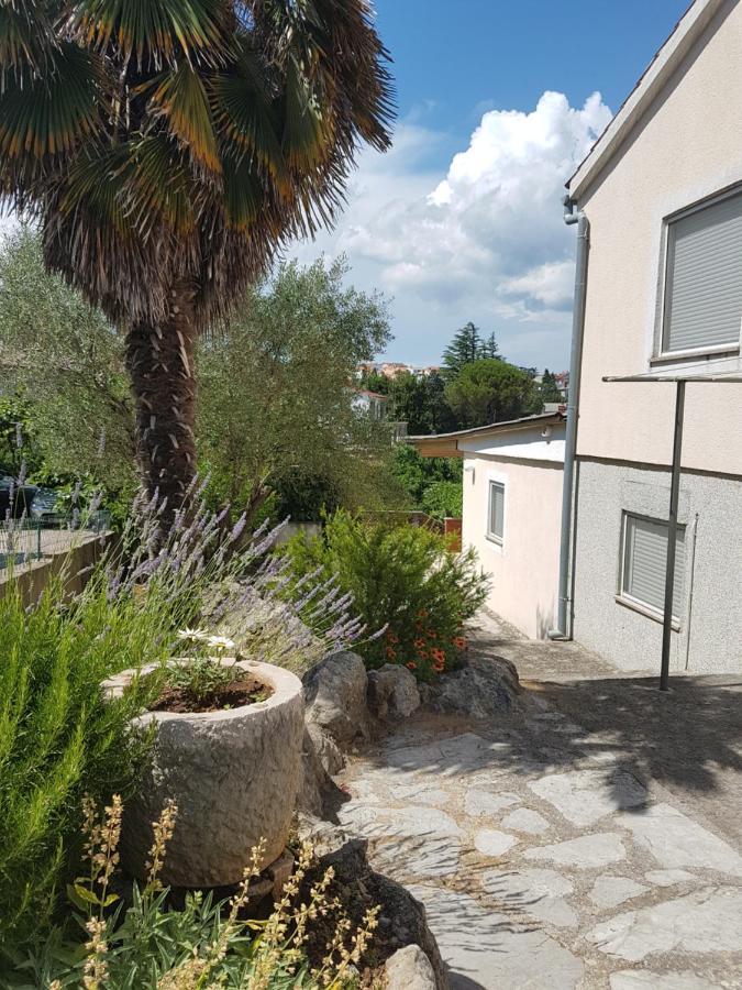 Apartments Vesna Avsec - Krk Town Buitenkant foto